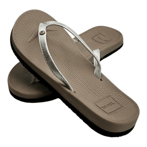 Buc-ee's Woman Flip Flop Sandal - Silver Strap