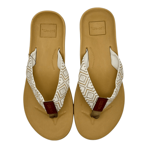 Buc-ee's Women's Flip Flop Sandals – Wide Tapestry Straps